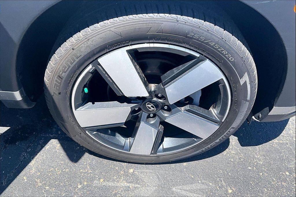 used 2024 Hyundai Santa Fe car, priced at $32,005