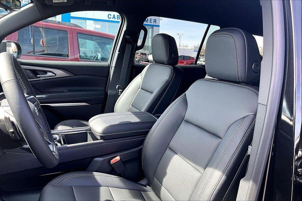 new 2026 Chevrolet Traverse car, priced at $50,050