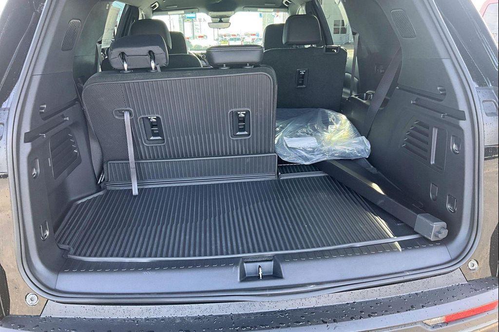 new 2026 Chevrolet Traverse car, priced at $50,050