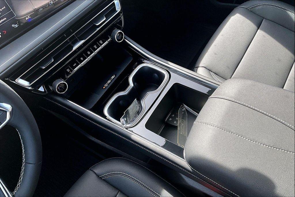 new 2026 Chevrolet Traverse car, priced at $50,050