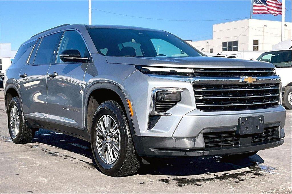 used 2024 Chevrolet Traverse car, priced at $33,924
