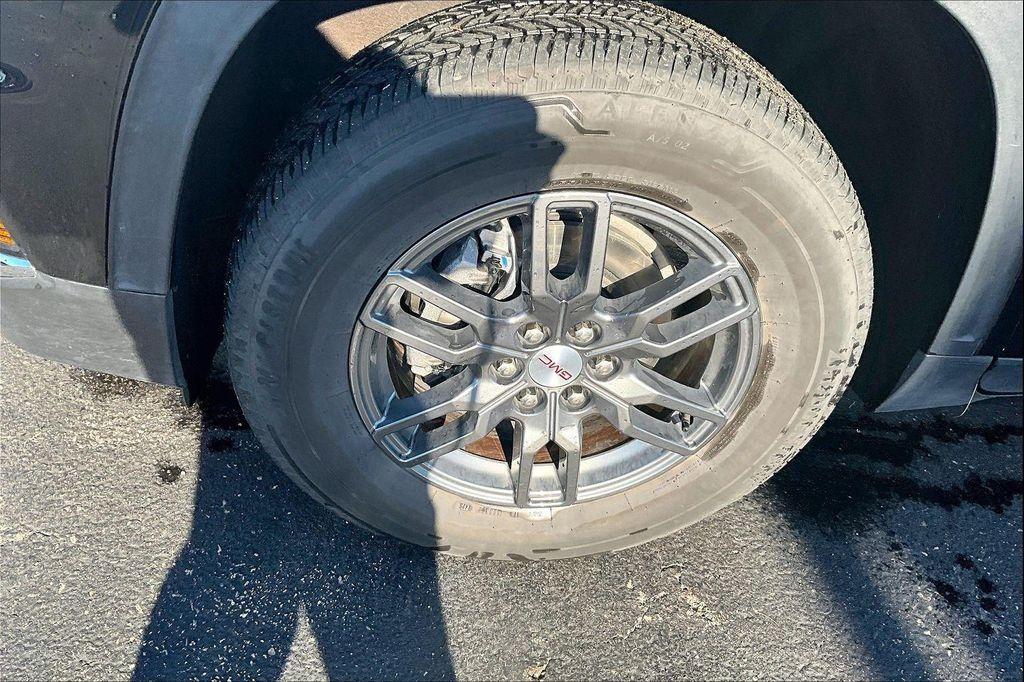 used 2025 GMC Acadia car, priced at $38,098