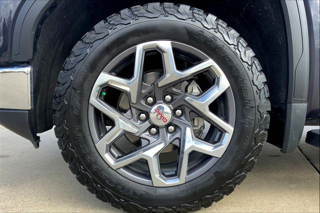 used 2023 GMC Sierra 1500 car, priced at $42,137