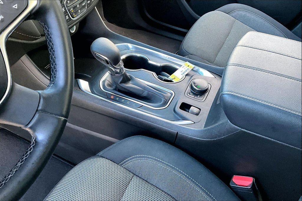 used 2023 Chevrolet Traverse car, priced at $27,888