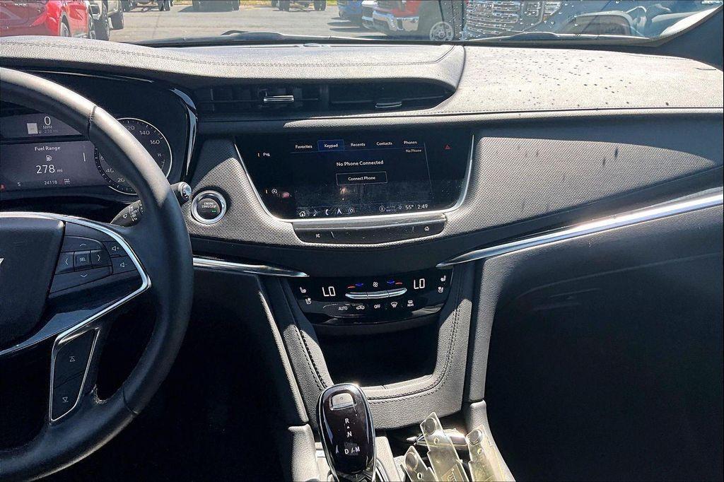 used 2025 Cadillac XT5 car, priced at $40,274