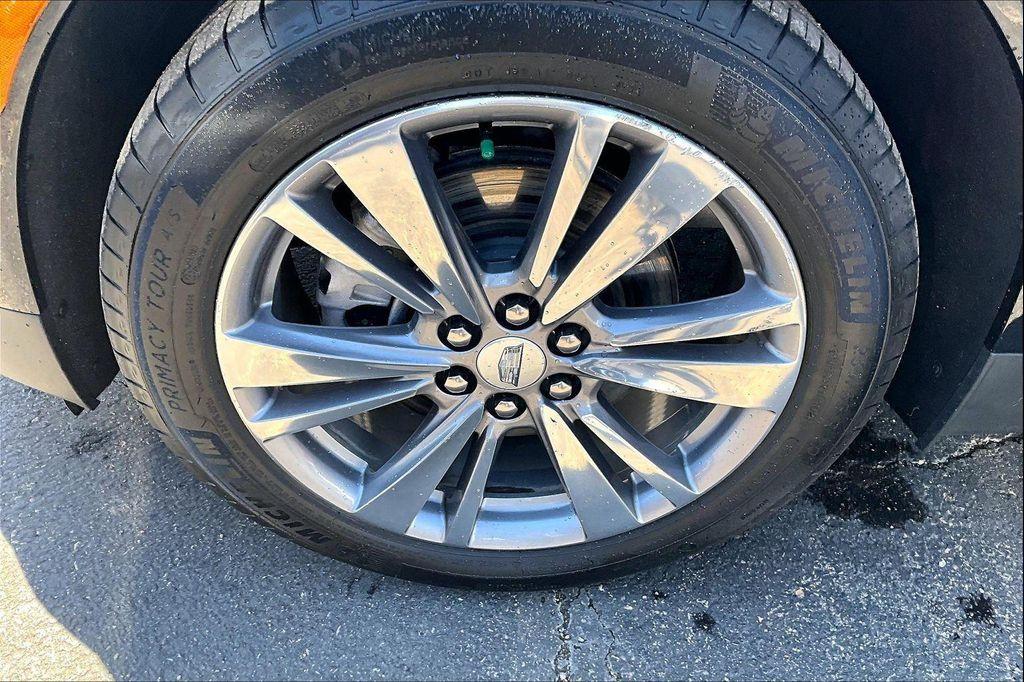 used 2025 Cadillac XT5 car, priced at $40,274