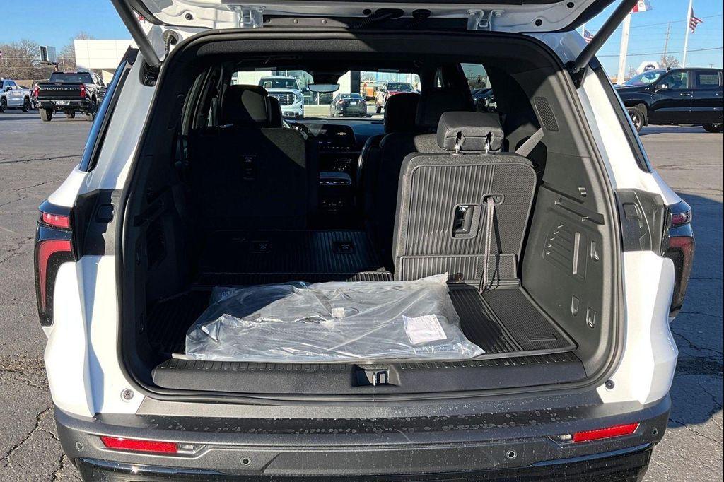 new 2026 Chevrolet Traverse car, priced at $49,755