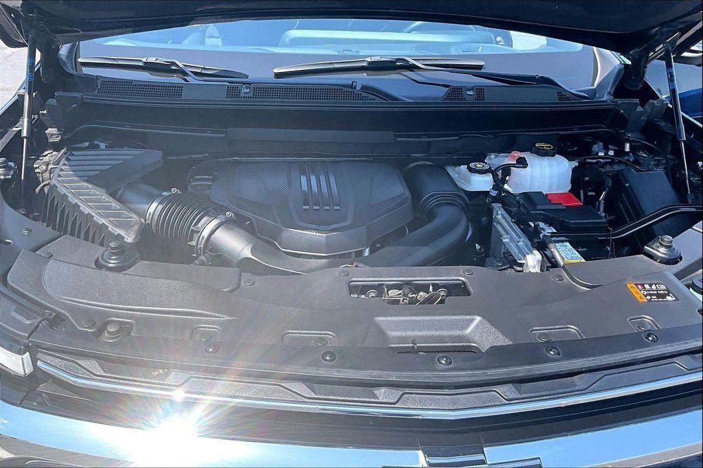 used 2024 Chevrolet Traverse car, priced at $31,196