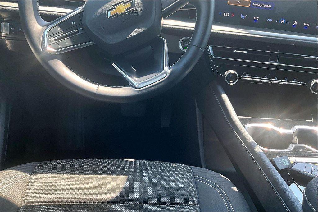 used 2024 Chevrolet Traverse car, priced at $31,196