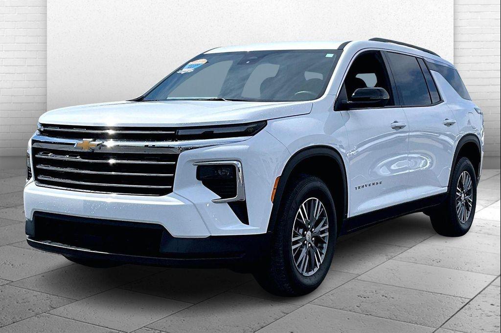 used 2025 Chevrolet Traverse car, priced at $34,214
