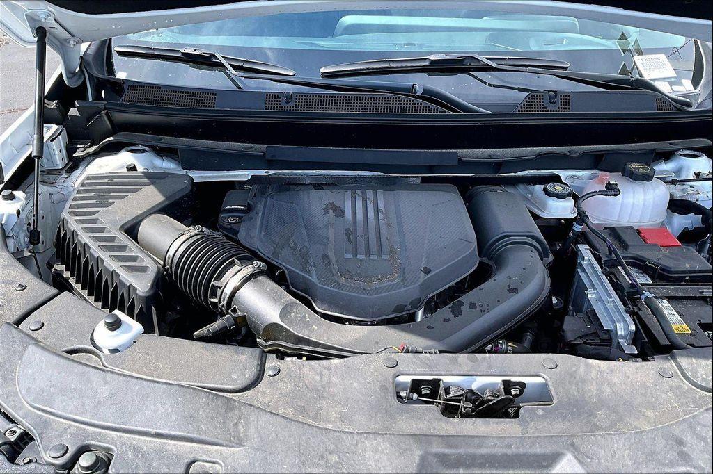 used 2025 Chevrolet Traverse car, priced at $34,214