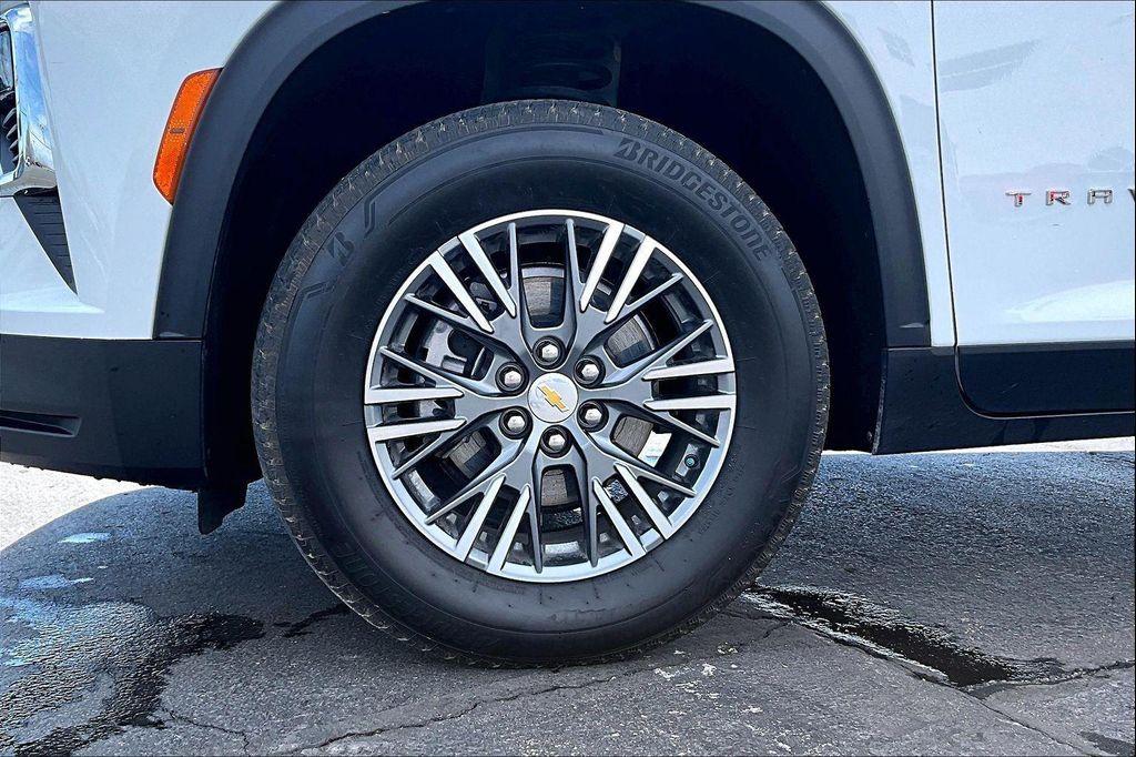 used 2025 Chevrolet Traverse car, priced at $34,214