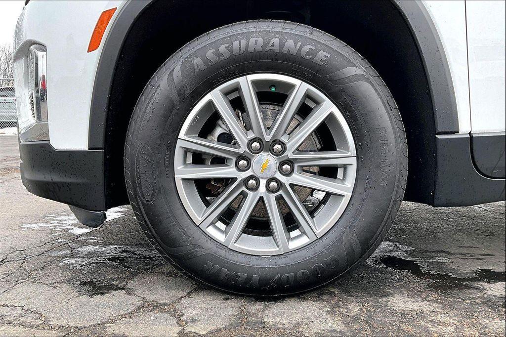 used 2023 Chevrolet Traverse car, priced at $26,997