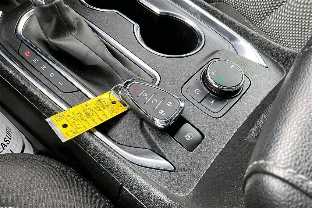 used 2023 Chevrolet Traverse car, priced at $26,997