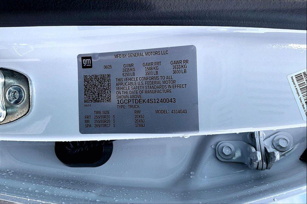 new 2025 Chevrolet Colorado car, priced at $42,875