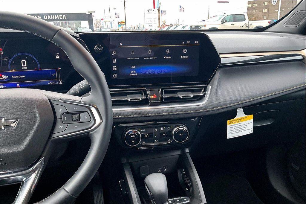 new 2025 Chevrolet TrailBlazer car, priced at $30,120