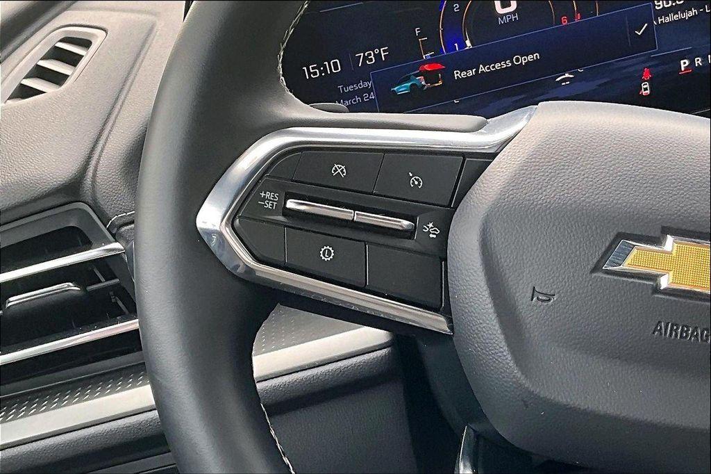 used 2025 Chevrolet Traverse car, priced at $33,783