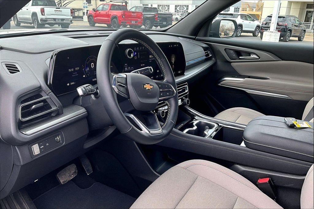 used 2025 Chevrolet Traverse car, priced at $33,783