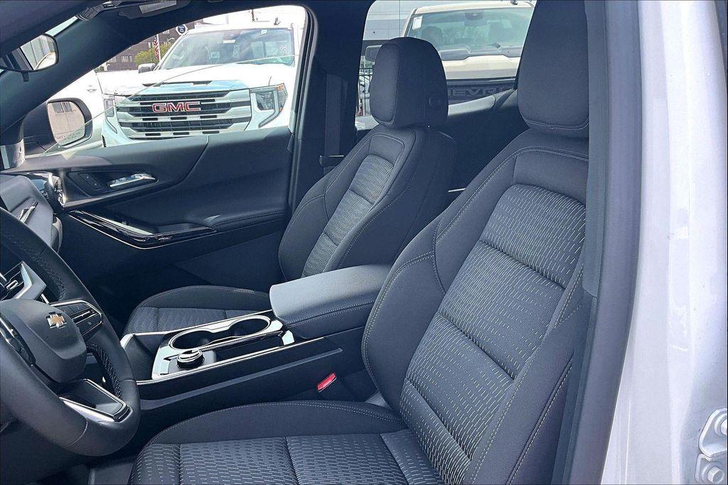 new 2026 Chevrolet Equinox car, priced at $31,494