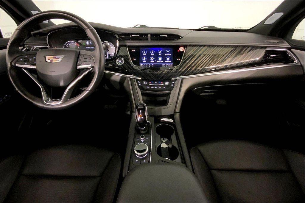 used 2025 Cadillac XT6 car, priced at $45,122
