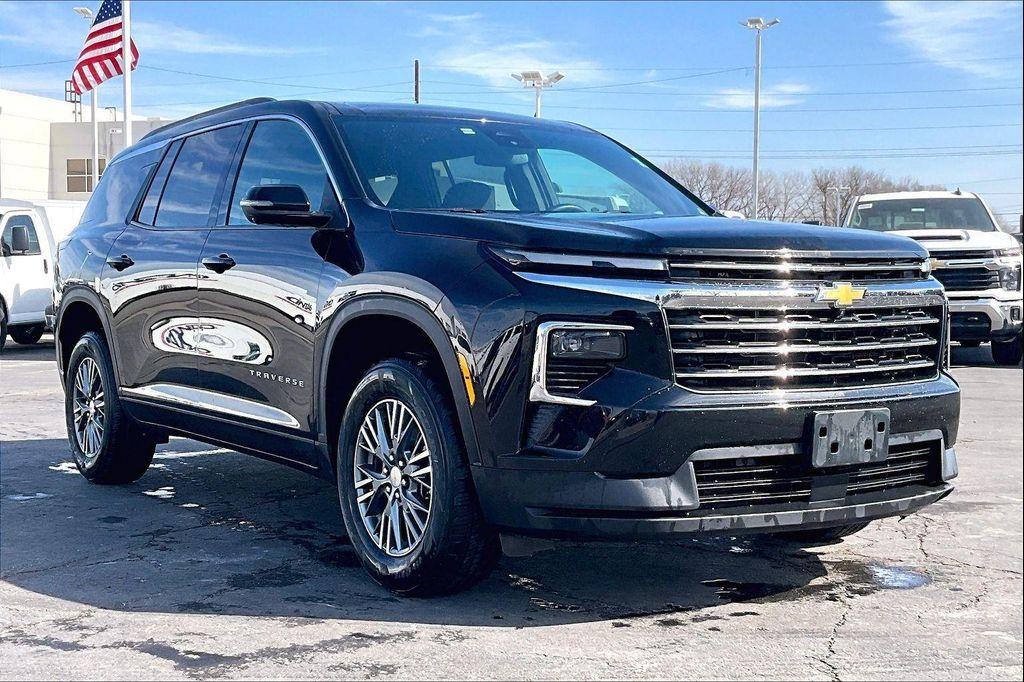 used 2024 Chevrolet Traverse car, priced at $33,500