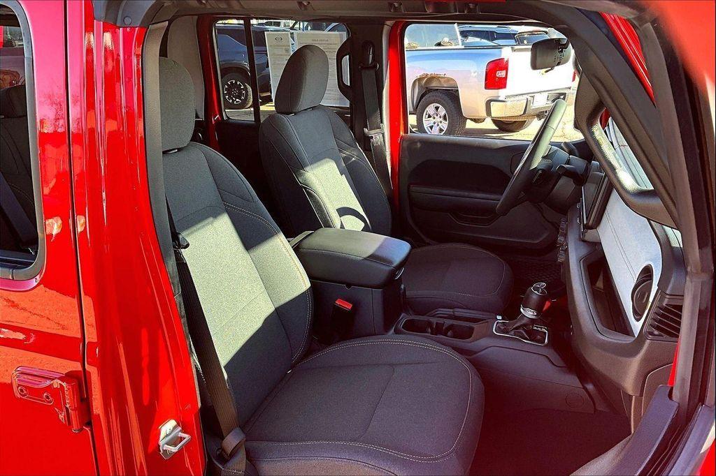used 2024 Jeep Gladiator car, priced at $33,464