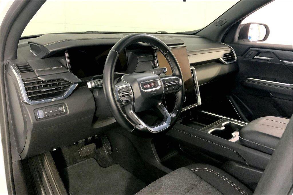 used 2025 GMC Acadia car, priced at $38,231