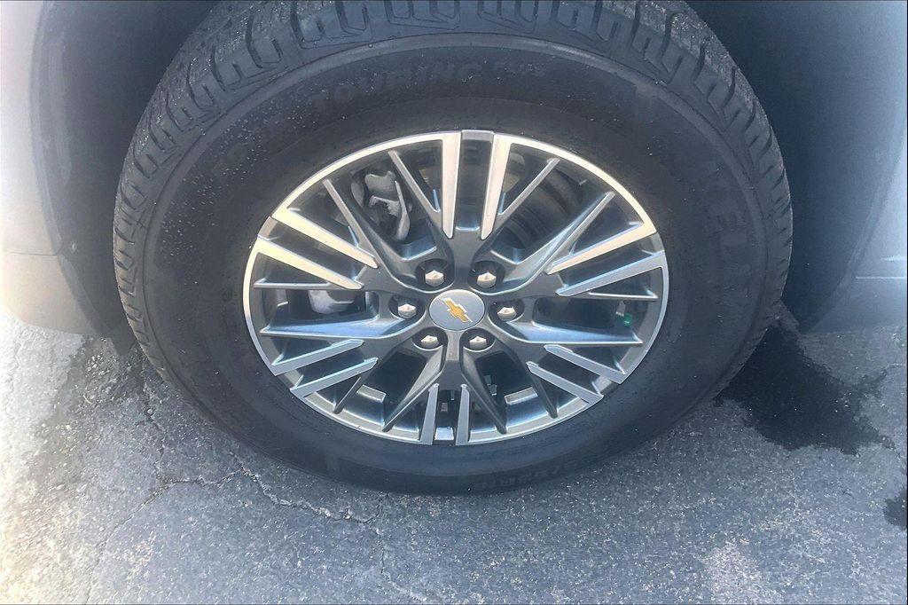 used 2024 Chevrolet Traverse car, priced at $32,759