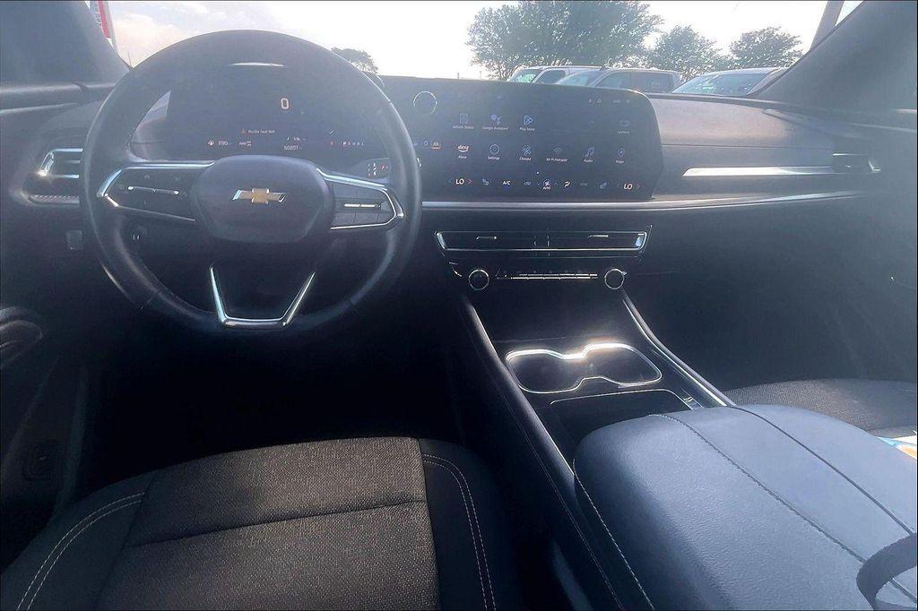 used 2024 Chevrolet Traverse car, priced at $32,759