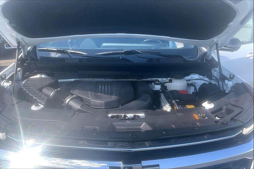used 2024 Chevrolet Traverse car, priced at $32,759