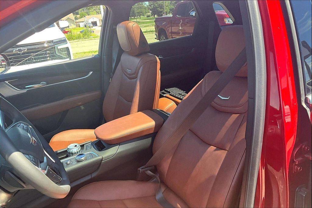 new 2026 Cadillac XT5 car, priced at $61,899