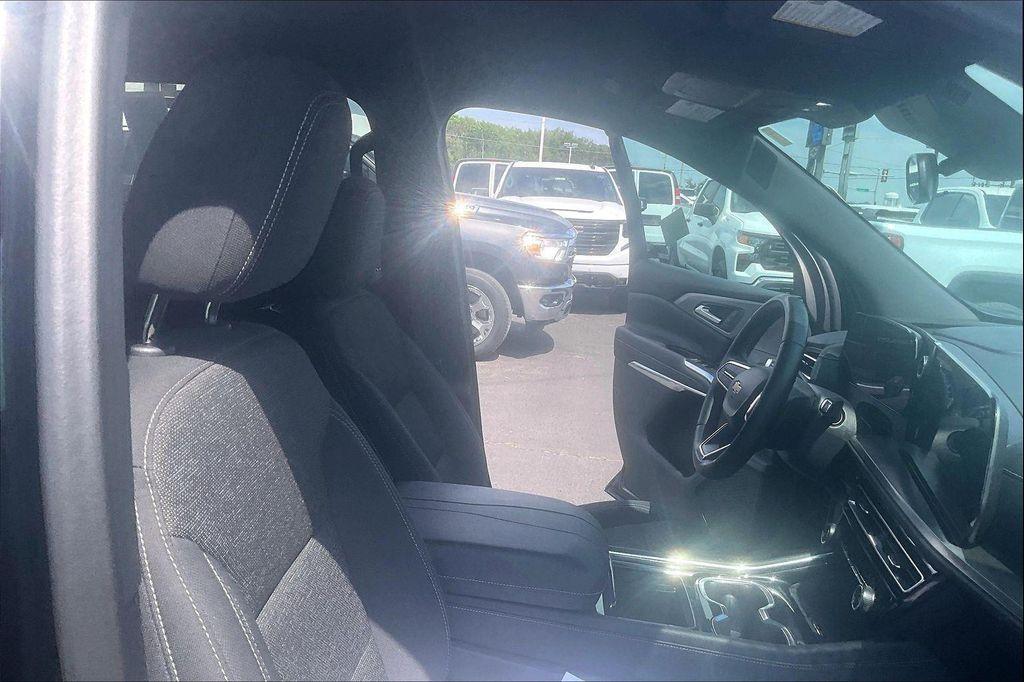 used 2024 Chevrolet Traverse car, priced at $31,194