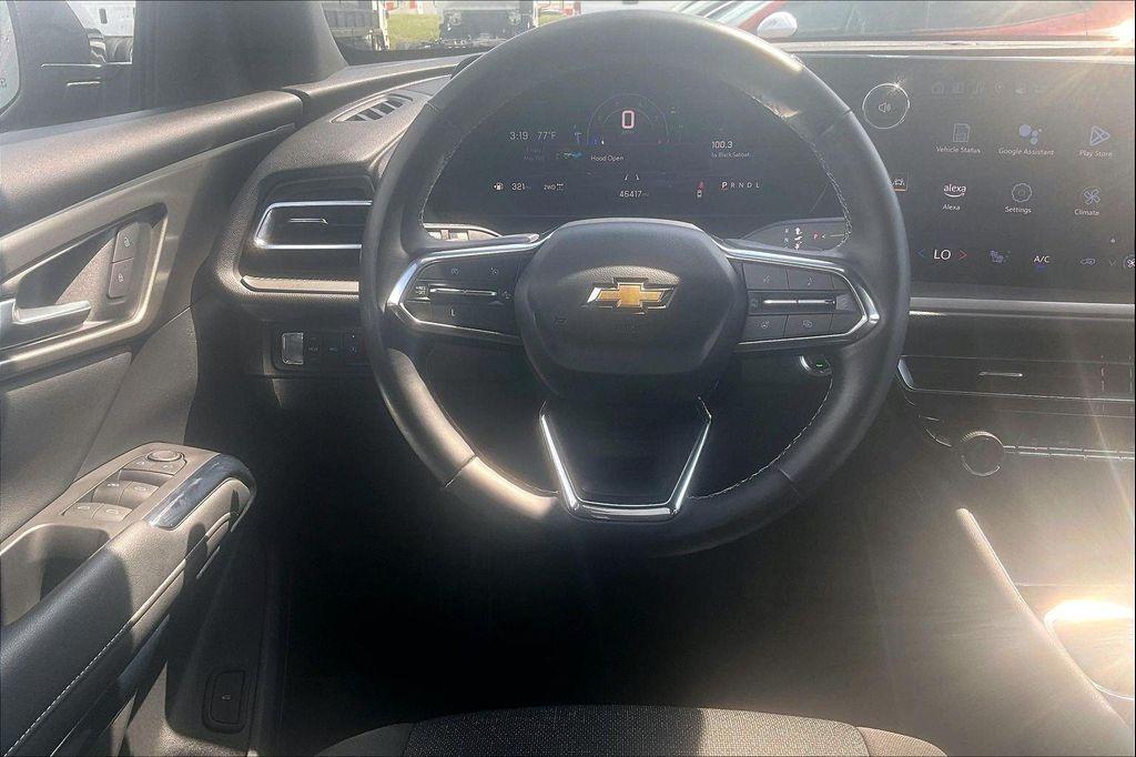 used 2024 Chevrolet Traverse car, priced at $31,194