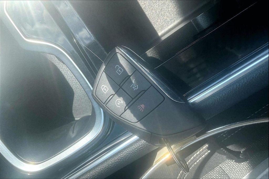 used 2024 Chevrolet Traverse car, priced at $31,194
