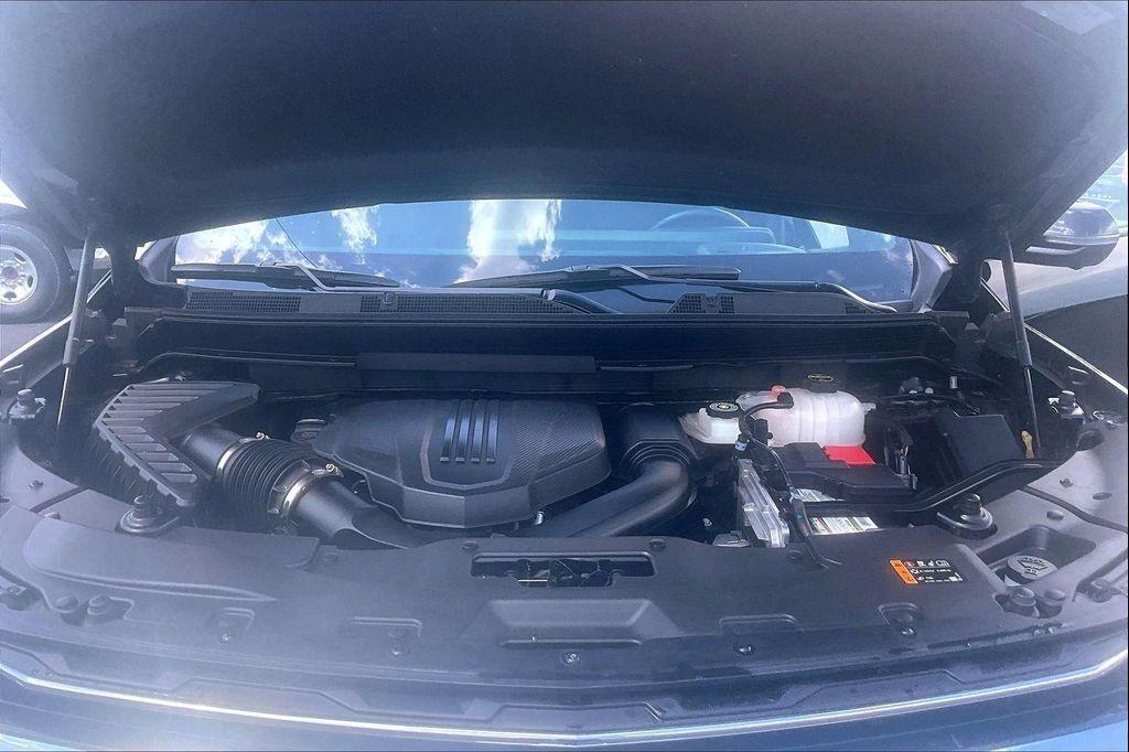 used 2024 Chevrolet Traverse car, priced at $31,194
