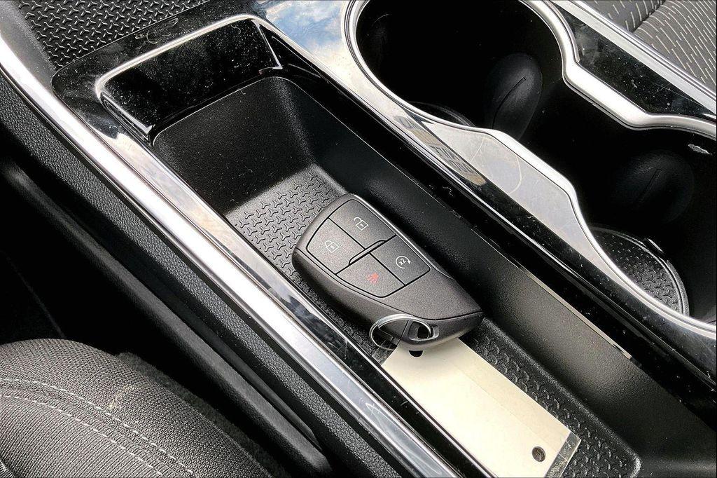 used 2025 Chevrolet Equinox car, priced at $25,569