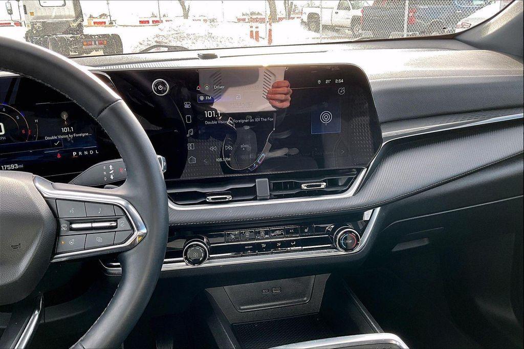 used 2025 Chevrolet Equinox car, priced at $25,569