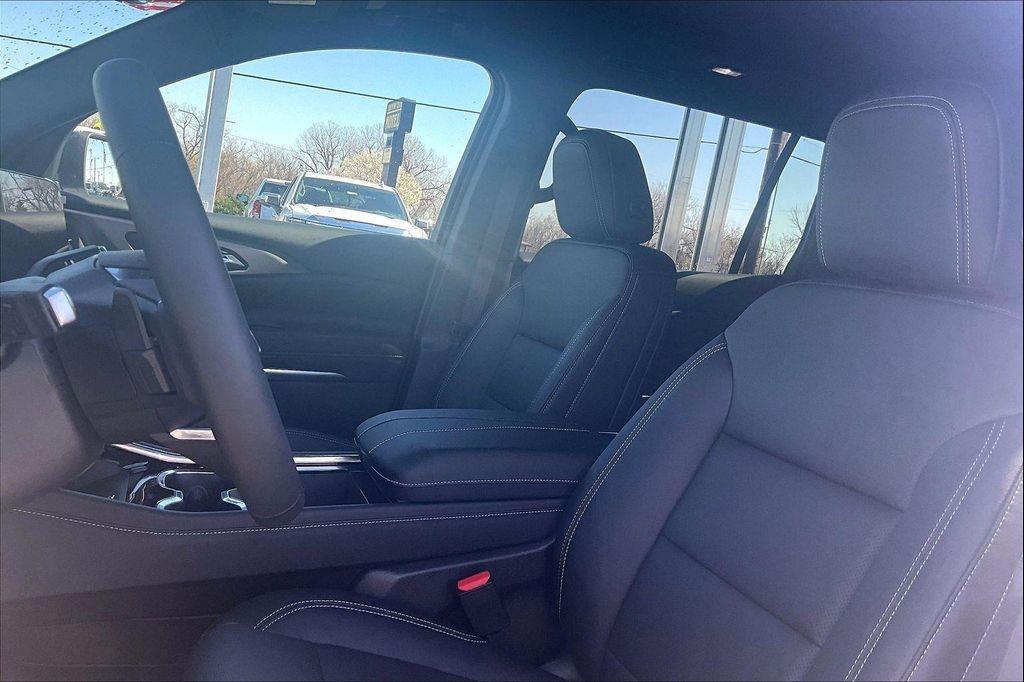 new 2026 Chevrolet Traverse car, priced at $48,070