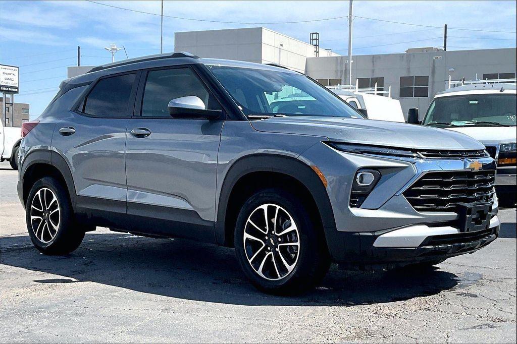 used 2025 Chevrolet TrailBlazer car, priced at $23,980