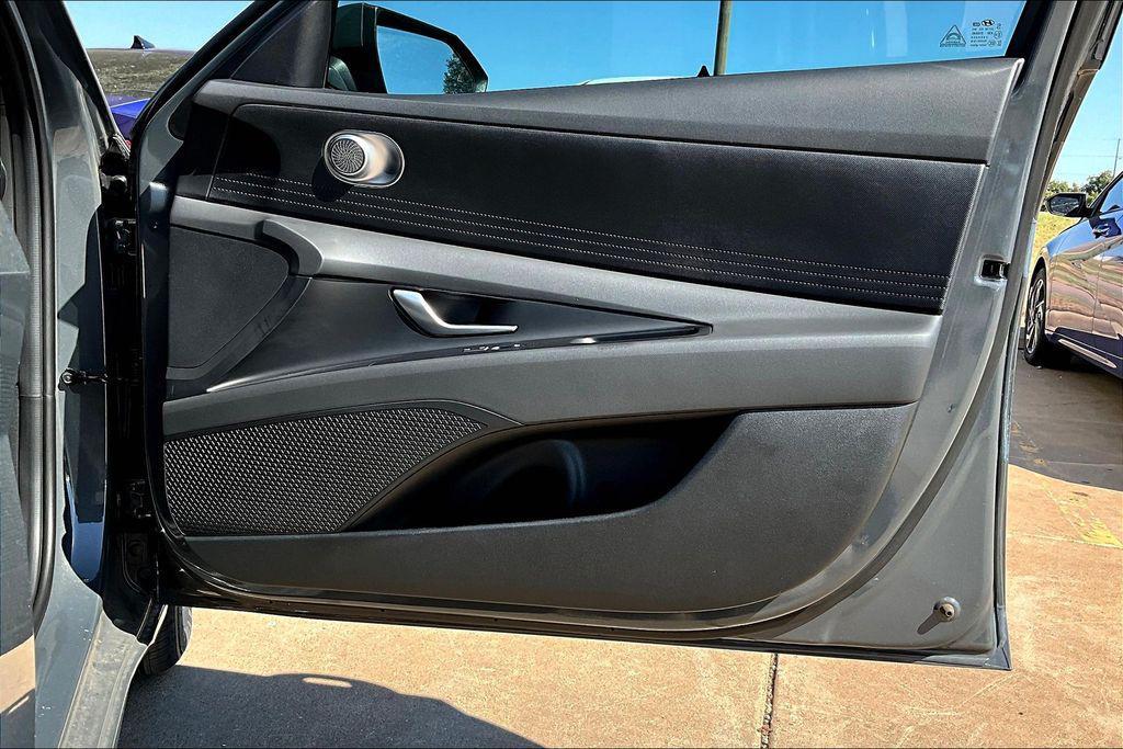 new 2025 Hyundai ELANTRA HEV car, priced at $25,776