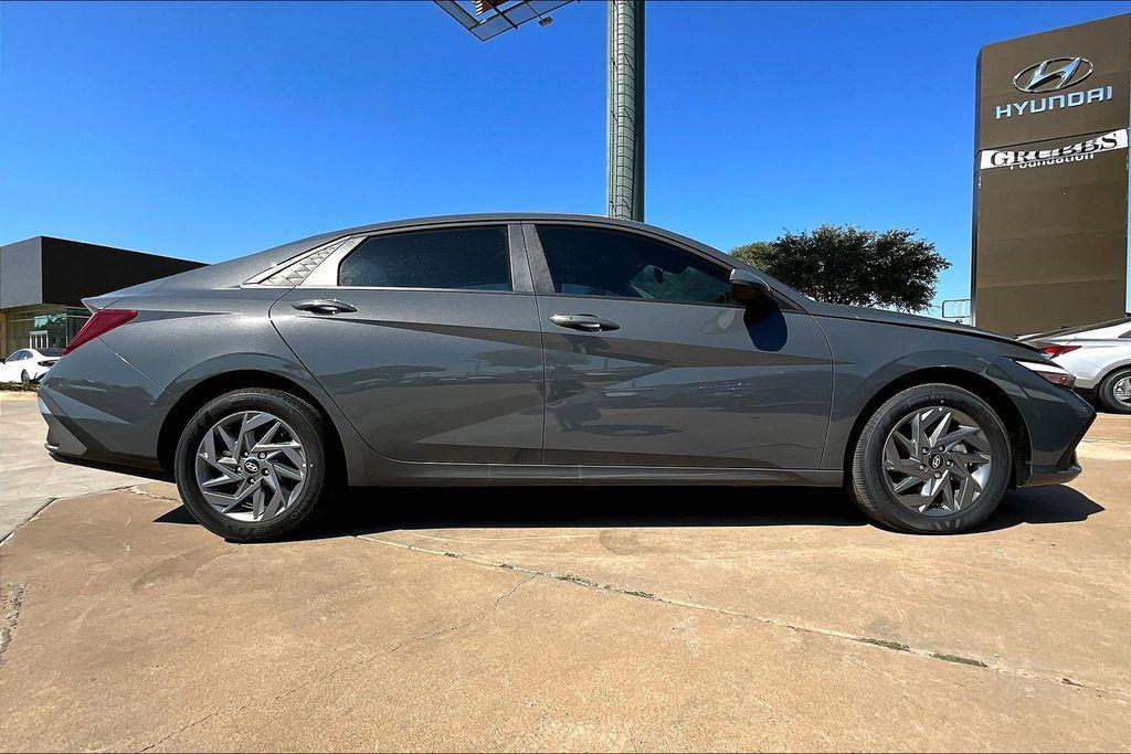 new 2025 Hyundai ELANTRA HEV car, priced at $25,776