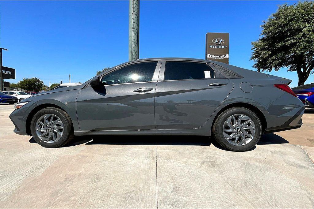new 2025 Hyundai ELANTRA HEV car, priced at $25,776