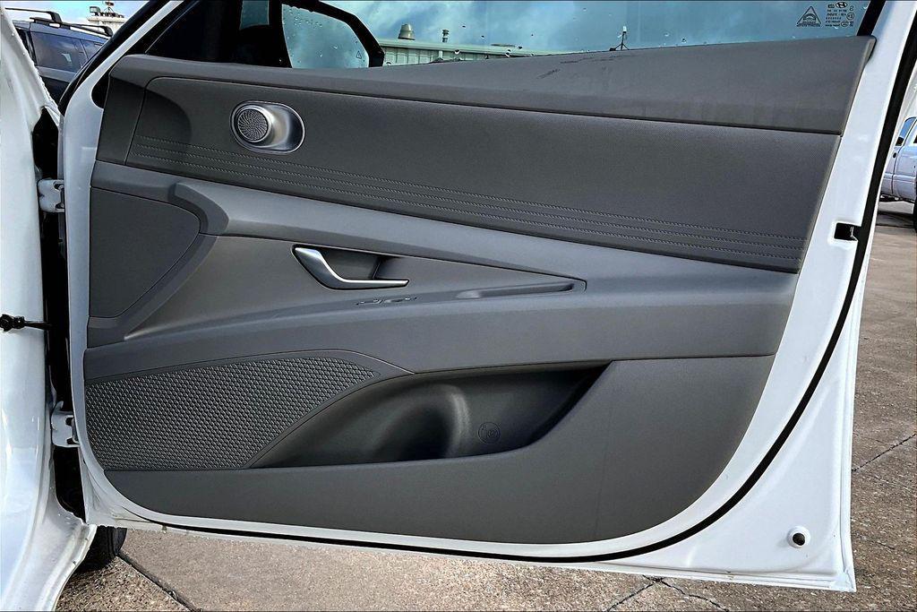 new 2025 Hyundai ELANTRA HEV car, priced at $26,256