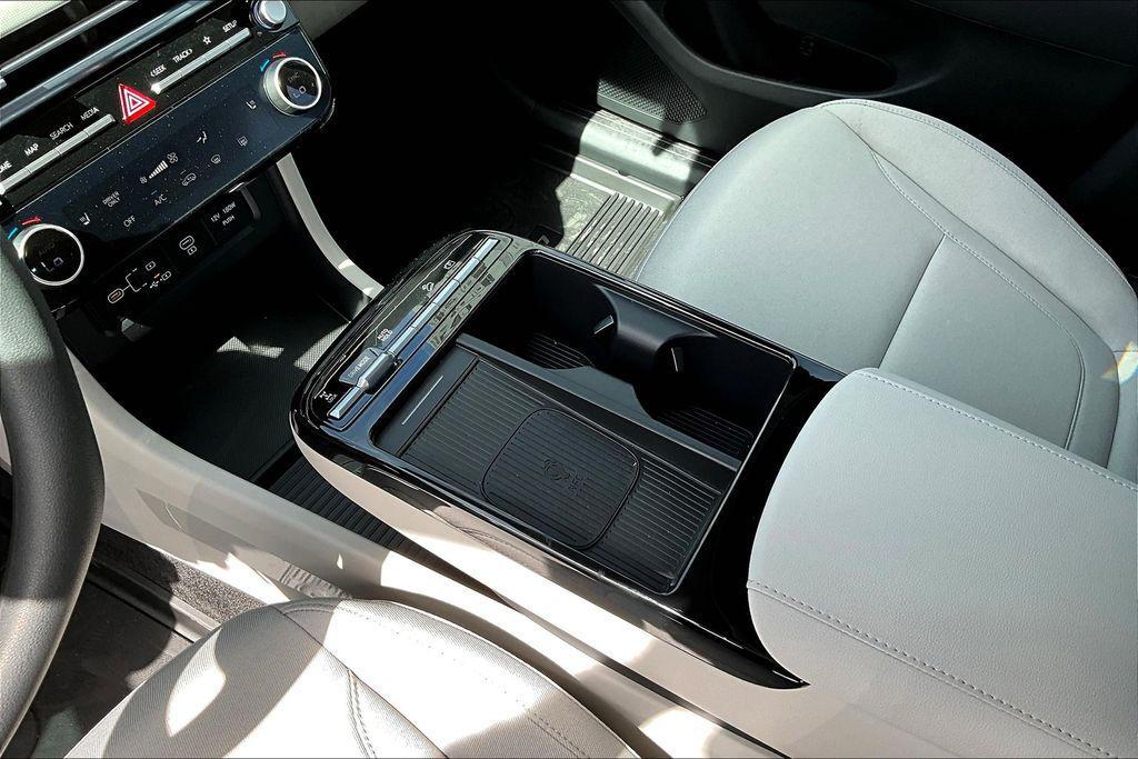 used 2025 Hyundai TUCSON Hybrid car, priced at $34,471