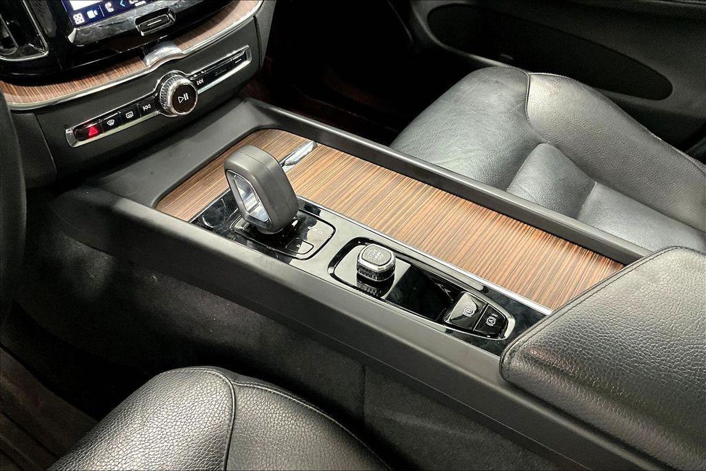 used 2022 Volvo XC60 car, priced at $21,000