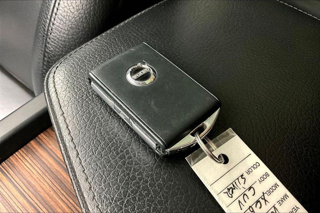 used 2022 Volvo XC60 car, priced at $21,000