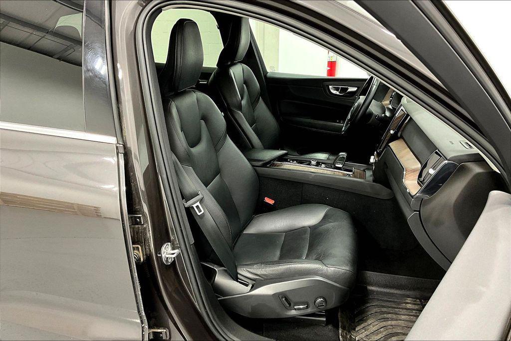 used 2022 Volvo XC60 car, priced at $21,000