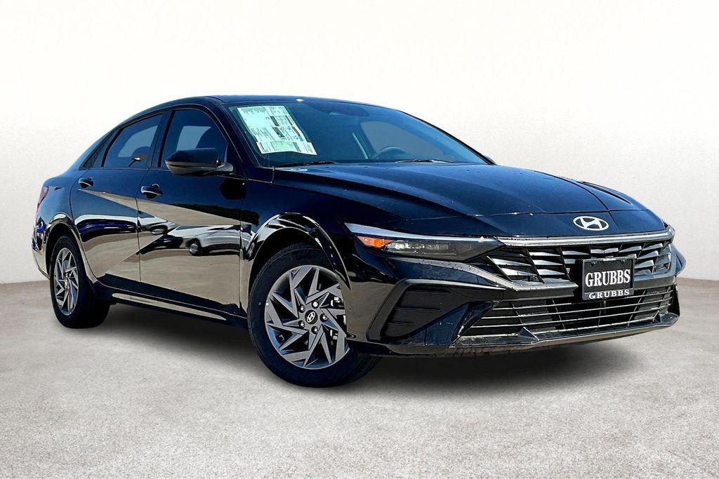new 2025 Hyundai ELANTRA HEV car, priced at $22,700