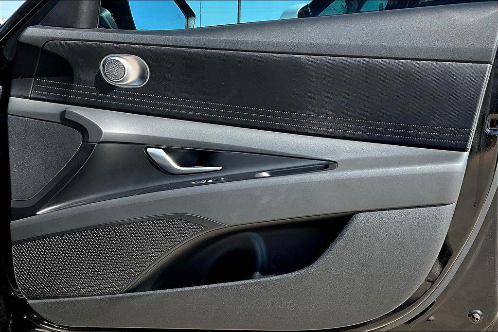 new 2025 Hyundai ELANTRA HEV car, priced at $20,519