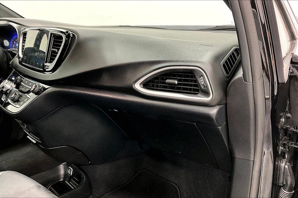 used 2026 Chrysler Pacifica car, priced at $32,900